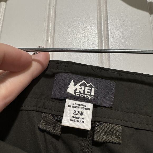 REI Co-op Sahara Convertible Cargo Pants Olive Greens Plus Size 22W - Picture 4 of 8